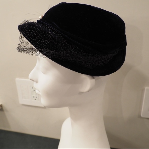 Vintage navy velvet hat fishnet feather faux pearl - Picture 7 of 13